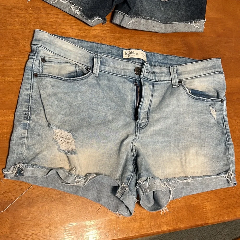 Bundle of distressed Mudd Low Rise MIDI shorts - Picture 5 of 8